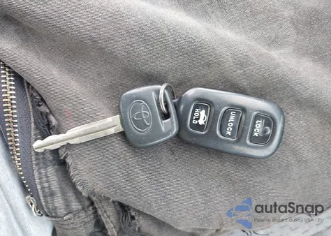 2004 Toyota Camry Le z USA, uszkodzony, nr VIN 4T1BE30K64U935692